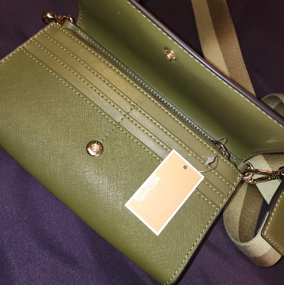 NWT Michael Kors Crossbody - Picture 4 of 6